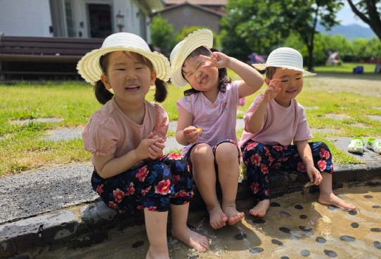 가창 옛 도랑 놀이터에서 더위를 식히며 즐겁게 놀이했어요!